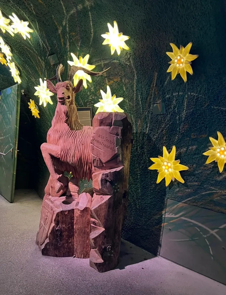 阿爾卑斯野山羊雕刻，是瑞士阿爾卑斯代表性的動物