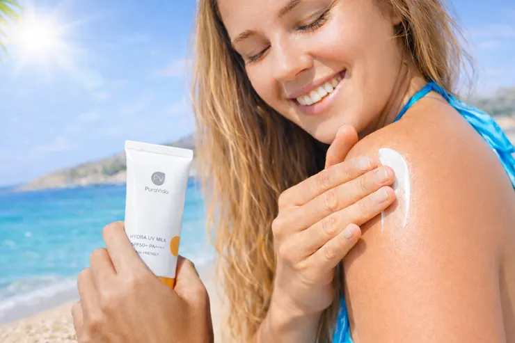 圖說：透過微粒化粉體技術，「輕透亮采防禦乳」打破高防曬係數黏膩的既定印象，打造薄透服貼的防護屏障。（資料來源：璞若美得）