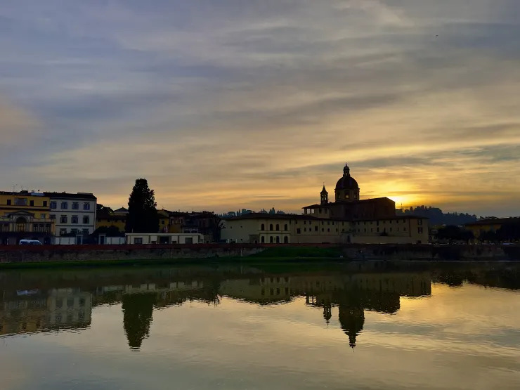 夕陽西下的阿諾河畔