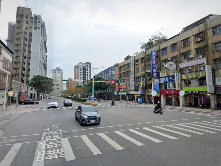 萬新鐵路景美站舊址位在羅斯福路六段、車前路口