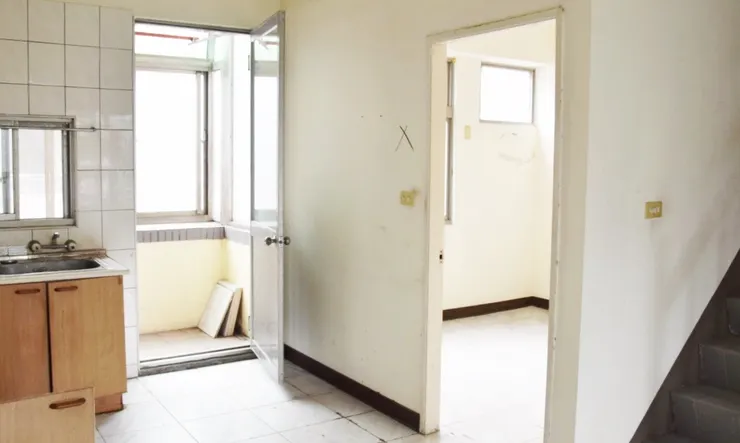 客房白牆打除 before