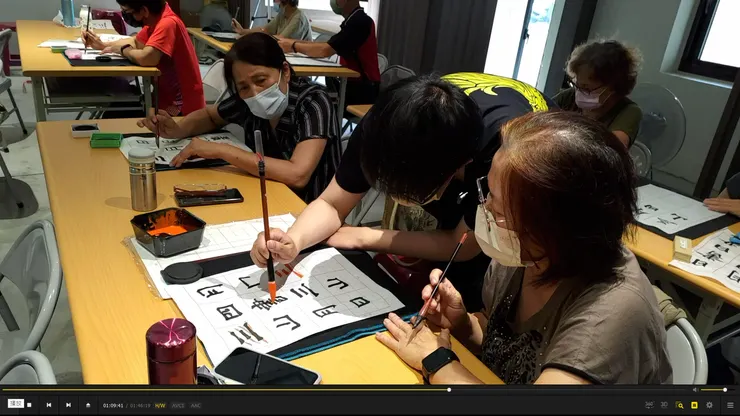 彰化和美正念書法班：個別指導、給予書寫建議（林冠傑，2023）