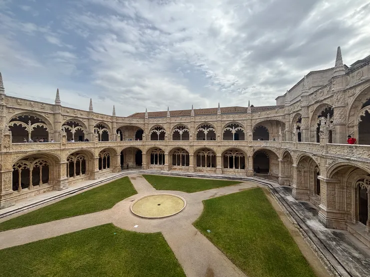 熱羅尼莫斯修道院中庭