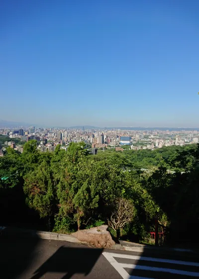 近在咫尺的居高臨下