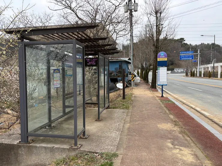 光州5·18墓地的公車站