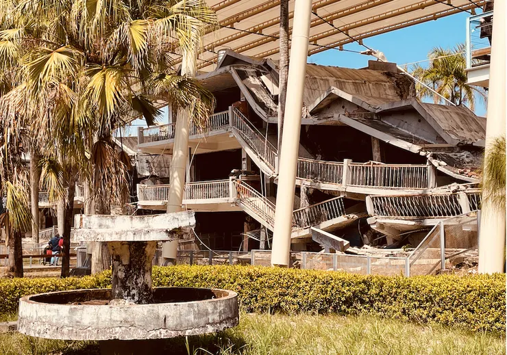 因地震造成嚴重損毀的教室