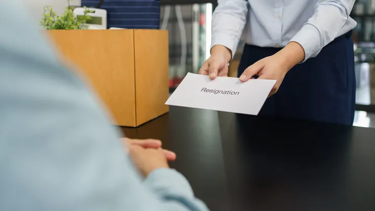 穩定員工無預警離職:是組織出問題還是個人的選擇?(圖/Canva)