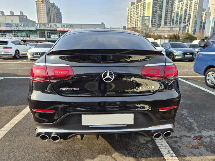 分享 Mercedes-Benz GLC43 Coupe 外匯車代購經驗，解析韓規配備差異（跑車排氣 vs 柏林之音）、選車重點與實際流程，帶你了解如何挑到適合的性能休旅車。