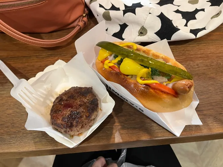 牛肉漢堡排、芝加哥熱狗堡。