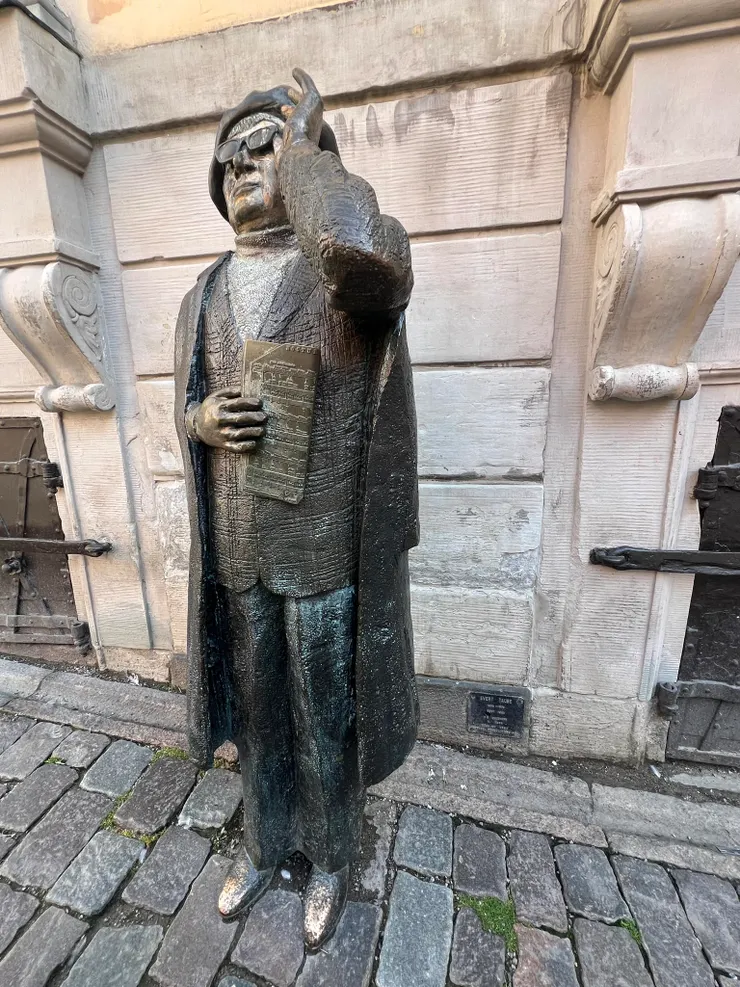 瑞典民謠傳統中最重要的遊吟詩人Evert Taube