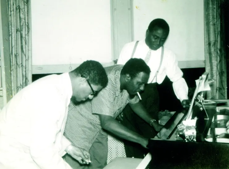 若不是因為愛，縱使出版社對於出版這本小眾攝影集興趣缺缺，她也懷抱著希望，想方設法為這些偉大樂手（cats），留下一點生命的見證與爪痕。