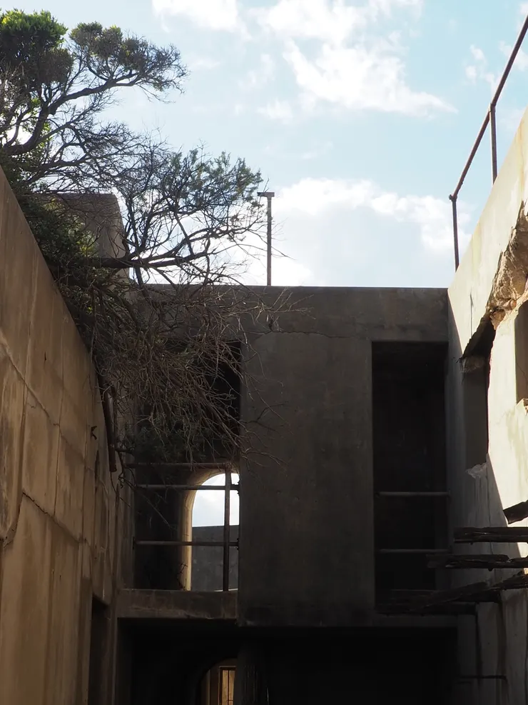 昔日基地已成廢墟