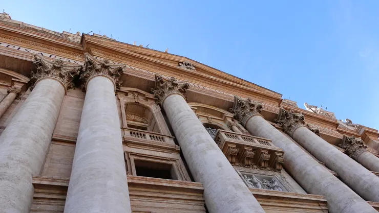 仰望--踏入聖彼得大教堂內部前,先看看仰之彌高的建築主體外側。