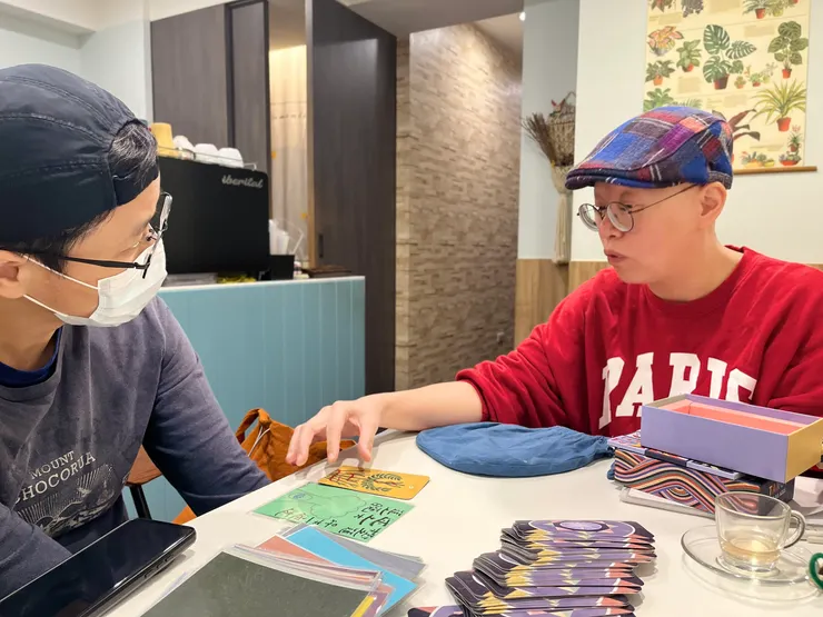 為受占者給出更多「看見」與陪伴,是石東藏作為占卜師的初心。