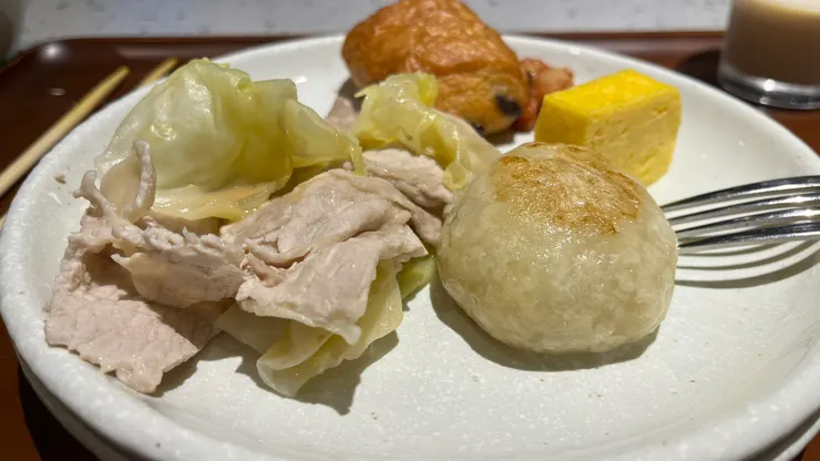 第一盤拿不少，其實第二盤就吃不太下了。