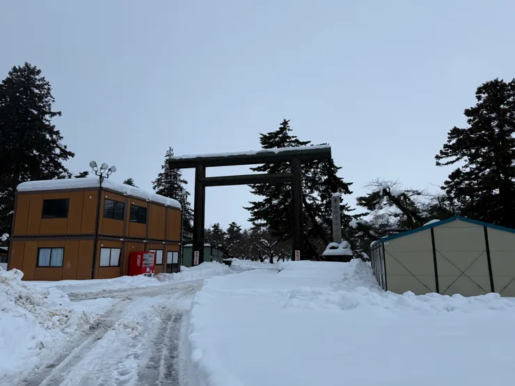 弘前城旁邊的青森縣護國神社。