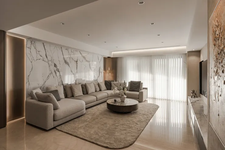 (作品呈現：綠翡翠 - 2025 室內空間裝潢新色計，以摩卡慕斯打造奢華與溫暖並存的豪宅｜高雄藝瓦室內設計)