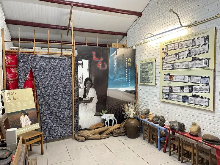 三毛留給自己的房間小小的,是他要留給自己的空間