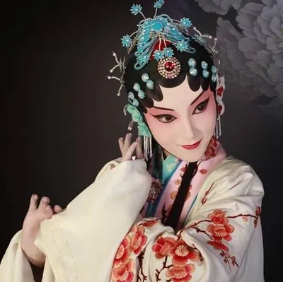 在咖啡裡的小貓的沙龍