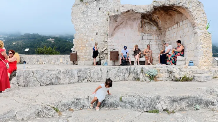 觀景高台上的休息處