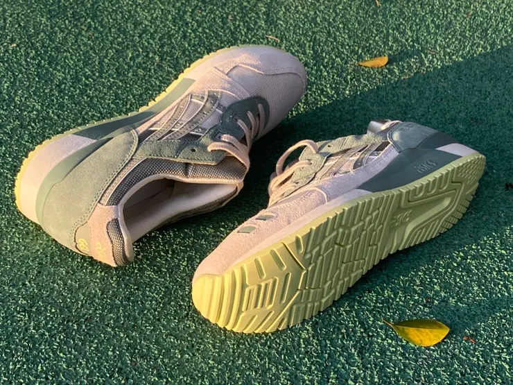 鞋底也為跳色青蘋果綠