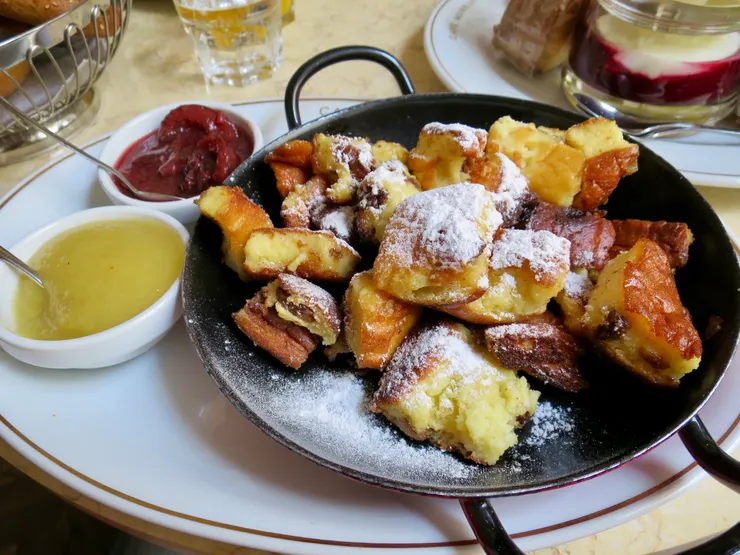 皇帝煎餅也很好吃，有附兩種(李子和桃子)沾醬