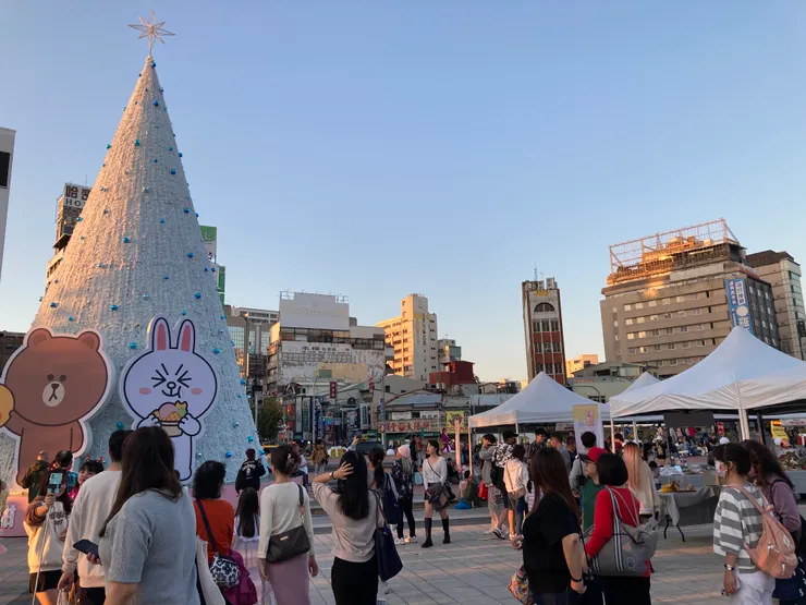 熊大兔兔主題的白色聖誕樹