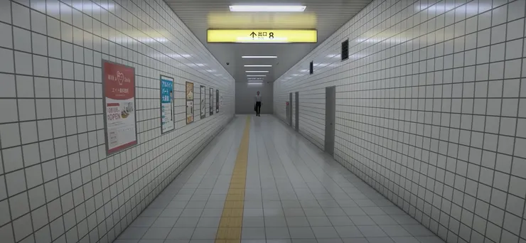 牆壁、地板上細緻的反光