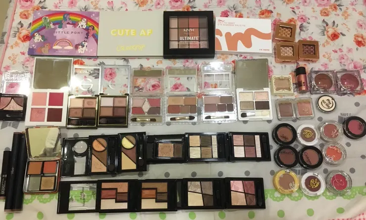 斷捨離前我有 22盤眼影