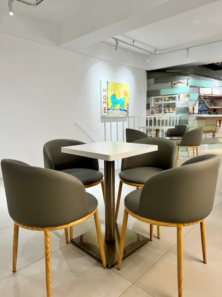 2F桌與桌有距離,蠻寬闊的