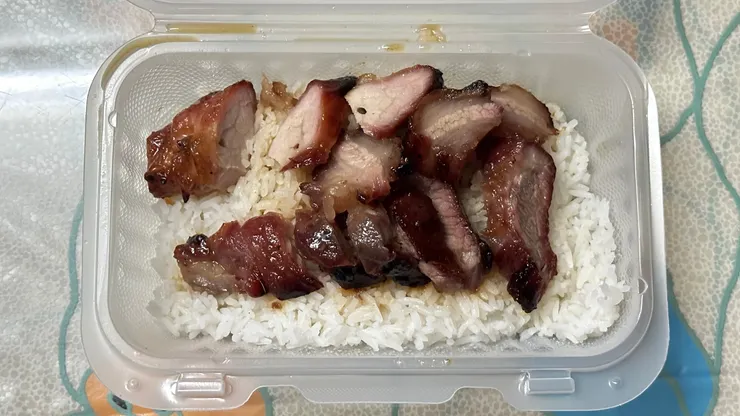 原本買回來的盒裝叉燒飯