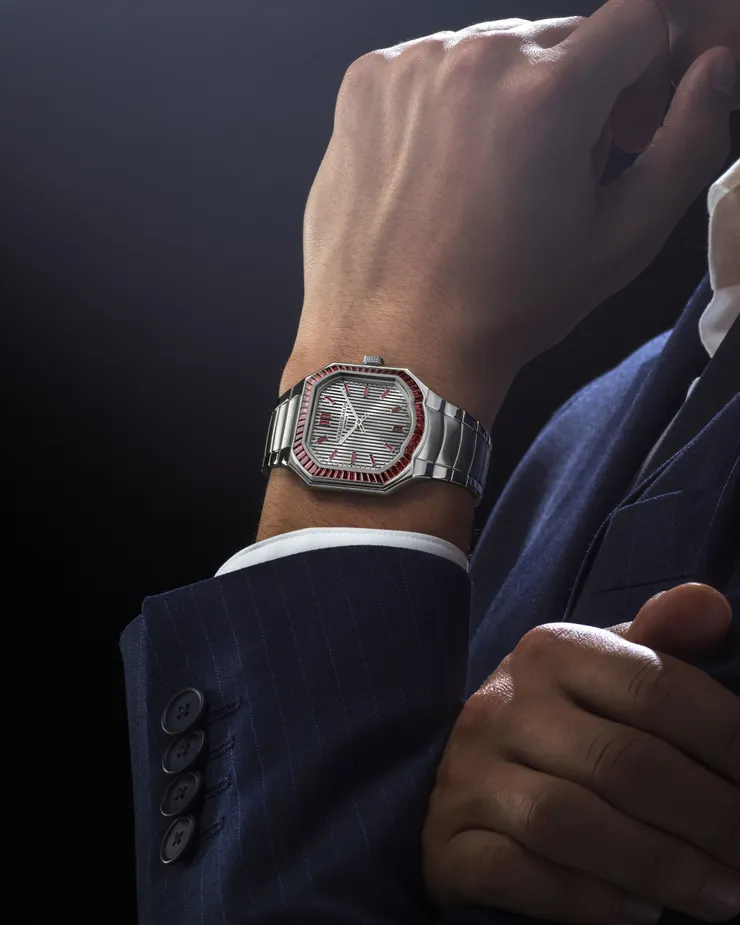 Masterlink Gem-Set Limited Edition red上腕圖