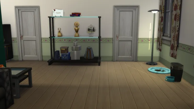 我還是很想增加收納空間,所以在兩扇門中間放了置物架。玻璃材質也正好作為展示架。