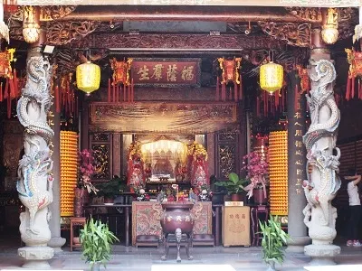 莊嚴肅穆的正殿（圖片來源：Facebook)