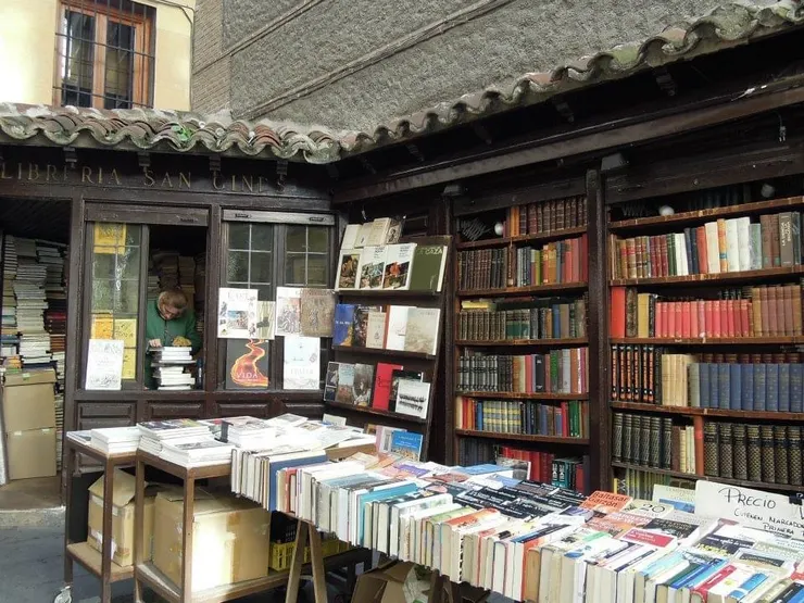 馬德里舊城區裡的小書店（photo by me, 2011）