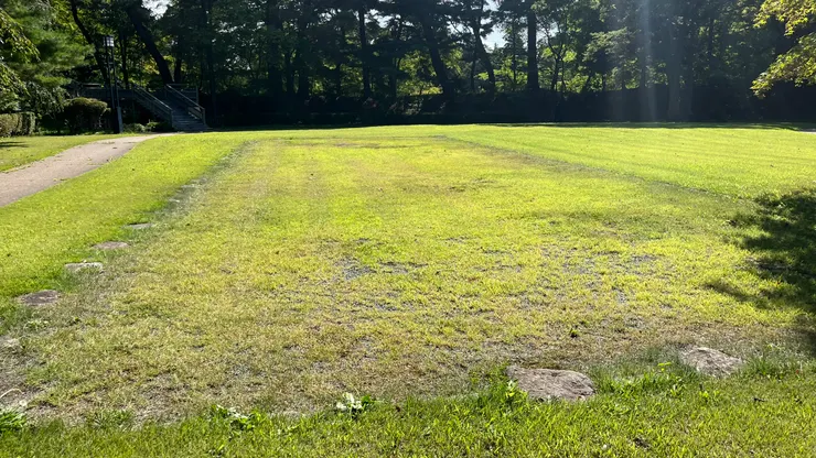 可惜後來因火災全毀,成為今日僅能憑遺構追憶的歷史建物。
