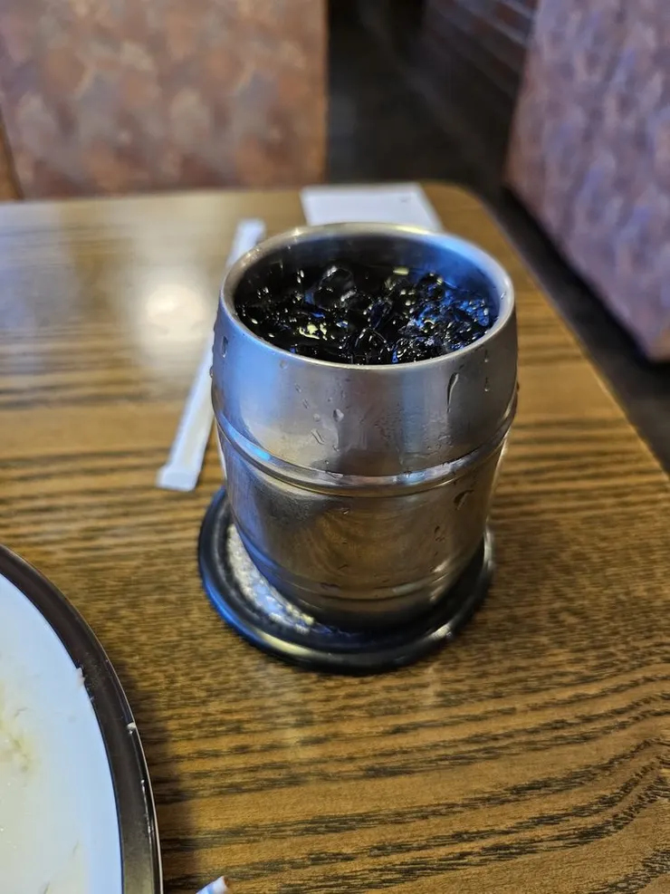 咖啡則是隔了一陣子才上來，老闆娘還問我要不要加糖，不，咖啡當然是要喝原味。這裡的咖啡非常的好喝，老闆娘還分享這可是通過8小時萃取才能得到的呢!