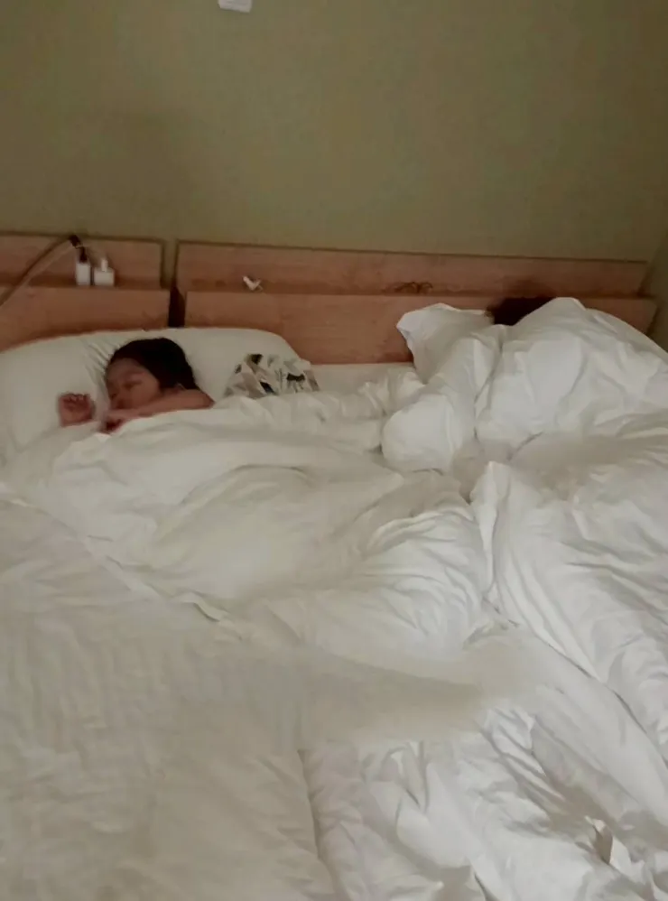 累壞的母子，分開睡🤣