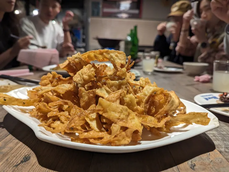 炸牛蒡絲後面的朋友都忙著吃飯(重點錯