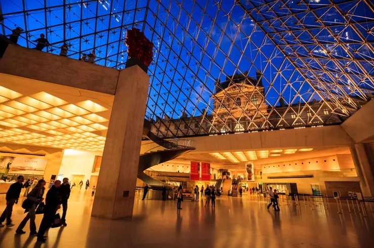 Pyramide du Louvre Night
