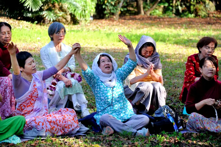 【寧願偶來活動側記無意一門深入 卻在眾人忘我唱誦中窺見至尊主】