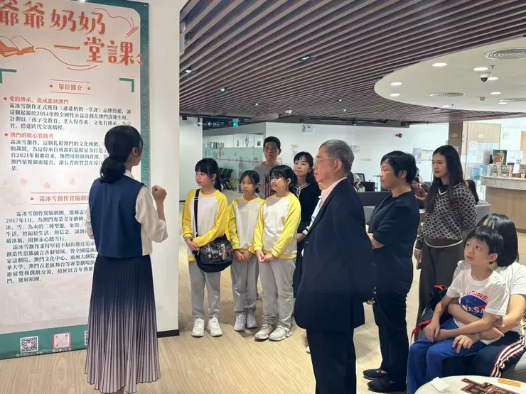 公眾觀賞展覽中的長者故事