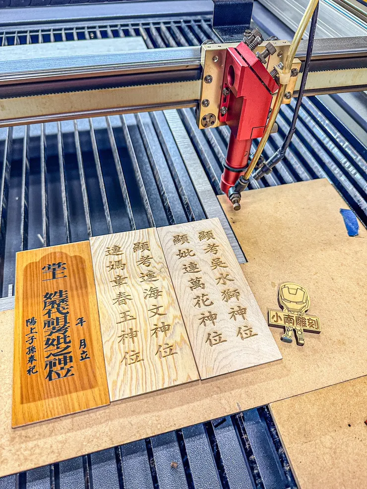 龍益行｜台南佛具店・金紙店・宗教百貨・神主牌雕刻・拜拜用品  專精 神主牌雕刻與祖先牌位製作，提供佛具、金紙、神桌、拜拜用品等完整祭祀用品。 服務包含：擇日安神位、安祖先、神桌安裝，並支援 外縣市宅配，讓您安心完成祭祀。  📞 電話：06-2569113 📱 LINE：led1984 📍 地址：台南市安南區北安路二段612號 👉 Google 地圖導航  延伸閱讀 ➜ 龍益行在方格子文章專區