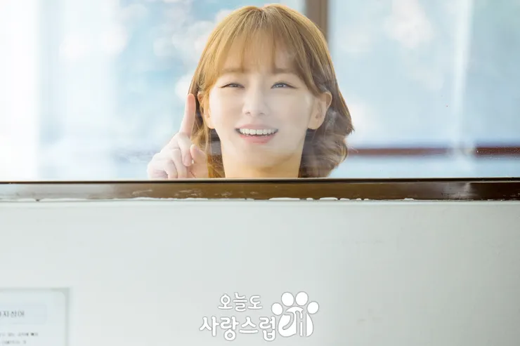 不得不接近男一，卻因為心不在此，而不知該如何是好。