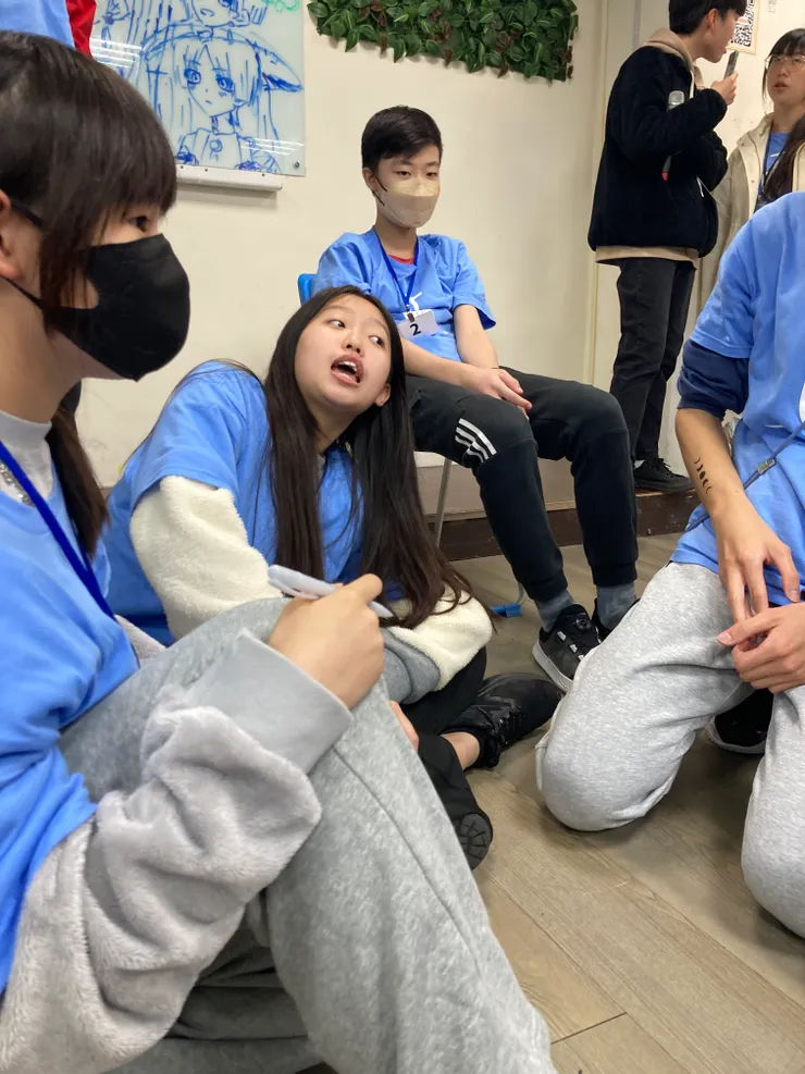 披著羊皮的狼遊戲,擔任玩家