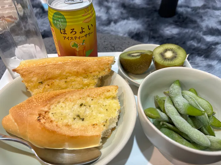 〈昨天的晚餐〉