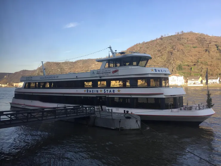 萊茵河上遊船相當平穩，速度也較慢