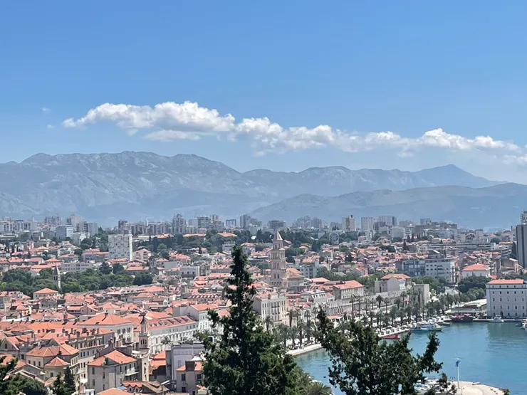 Belvedere景觀台俯瞰split的景觀照