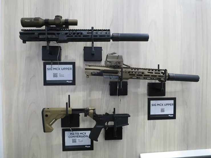 MCX SPEAR LT上機匣(上、中)及M4-MCX下機匣轉換套件(下)