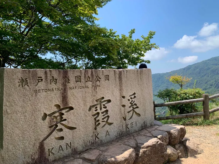 許多遊客都會拍照留念的紀念碑。